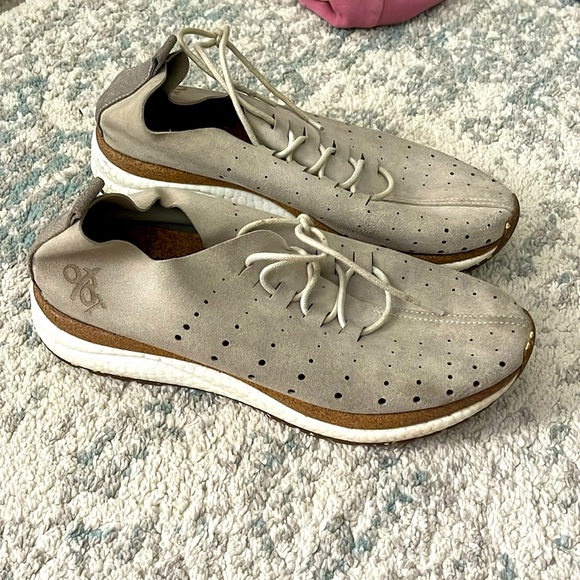OTBT Alstead Tennis Shoes size 10 - Picture 2 of 11